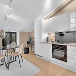 70 Degrees North City Apartments 3*