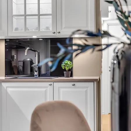 70 Degrees North City Apartments 3*
