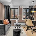 מלון דירות 70 Degrees North City Apartments 3*