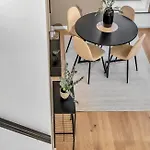 מלון דירות 70 Degrees North City Apartments טרומסה