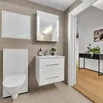 70 Degrees North City Apartments טרומסה