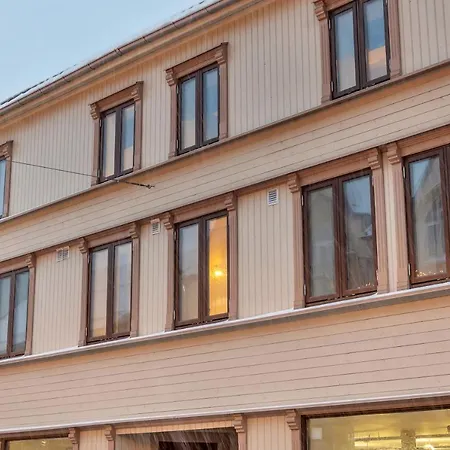 70 Degrees North City Apartments 3*